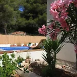 House Leta Cozy Hideaway With Pool *