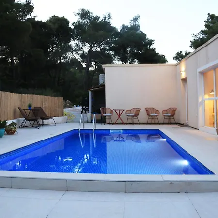 House Leta Cozy Hideaway With Pool Rukavac (Vis)