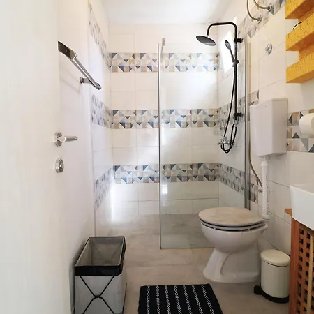 House Leta Cozy Hideaway With Pool Villa