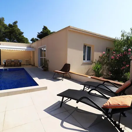 House Leta Cozy Hideaway With Pool