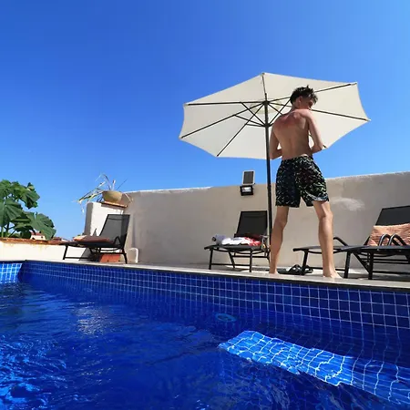 House Leta Cozy Hideaway With Pool *