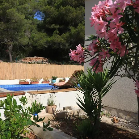 House Leta Cozy Hideaway With Pool *