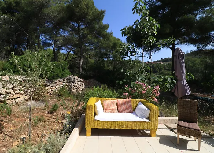 House Leta Cozy Hideaway With Pool