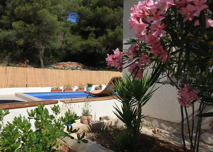 House Leta Cozy Hideaway With Pool *